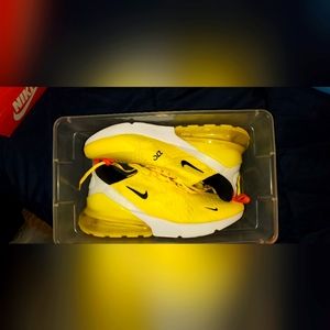 NIKE 220's BRAND NEW WITH TAGS BIG KIDS SIZE 7 EQUIVALENT TO WOMENS SIZE 9.